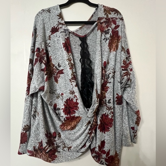 blouse - Picture 2 of 3